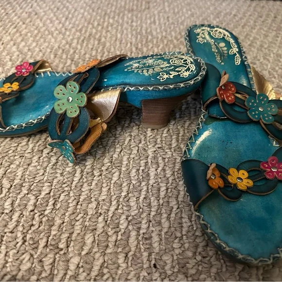 Spring Step Multicolor Floral Sandals - Picture 3 of 9